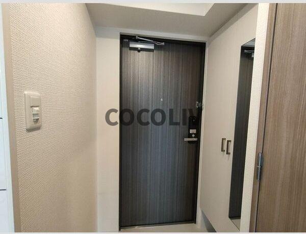玄関　同物件別部屋写真