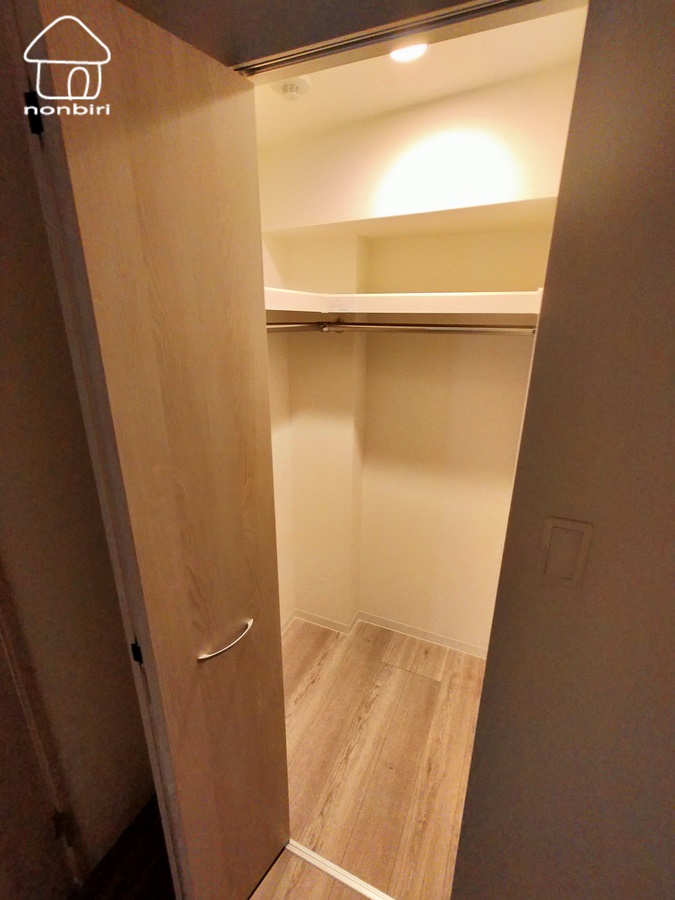 収納　かなり大型のウォークインクローゼットです