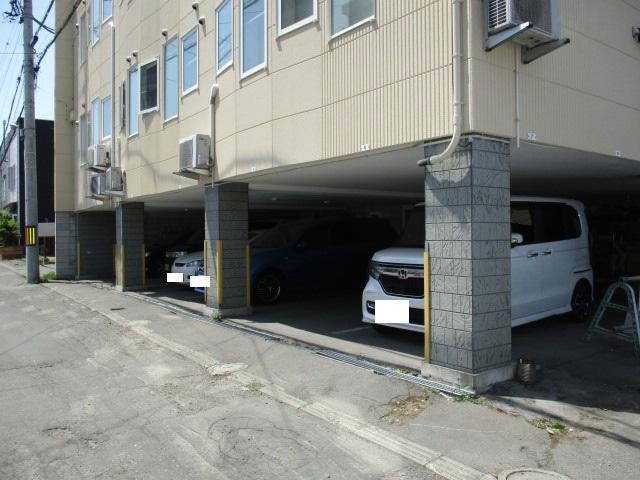 駐車場　駐車場