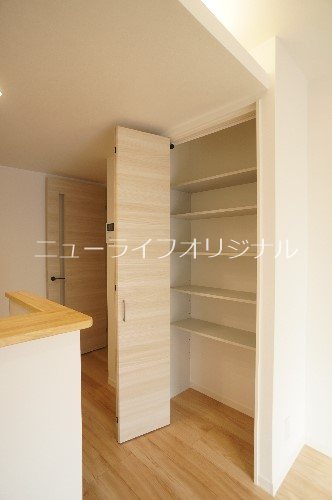 その他設備　キッチン横にはパントリーにも使える収納があります☆