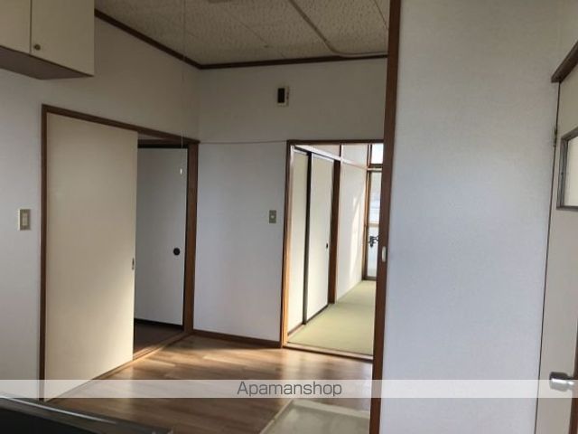 塩友ハイツの玄関写真