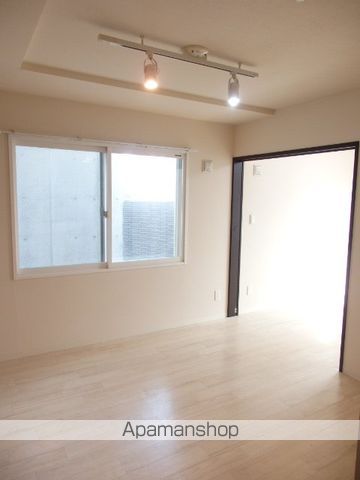アジュールの居間写真