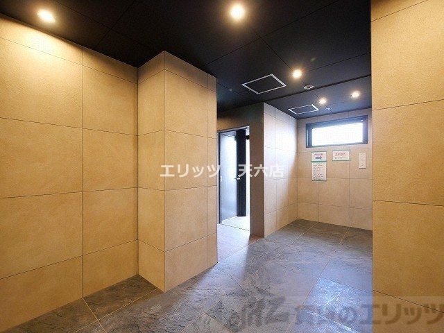 ロビー　玄関
