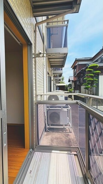 バルコニー　室内写真は別部屋の写真です。