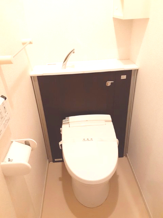 京急本線 京急蒲田駅 徒歩7分 3階建 築12年のトイレ写真