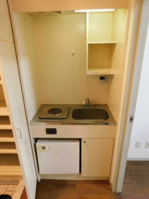 キッチン　コンパクトなキッチンで掃除もラクラク