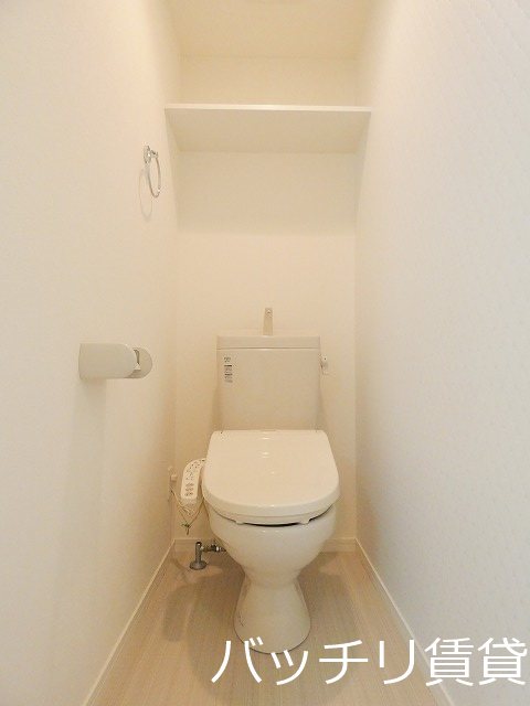 トイレ　画像は同型タイプの為現状を優先致します。