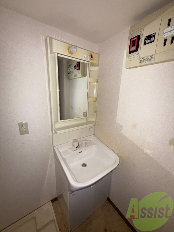 洗面設備　洗面台の写真です。朝の準備が捗りますね。