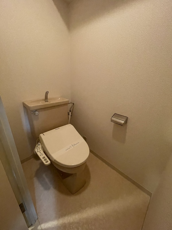 京急本線 新馬場駅 徒歩8分 6階建 築36年のトイレ写真