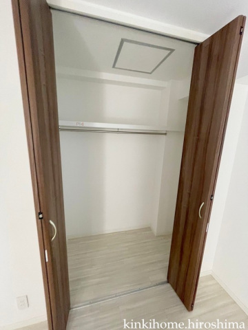 収納　写真は別のお部屋です。