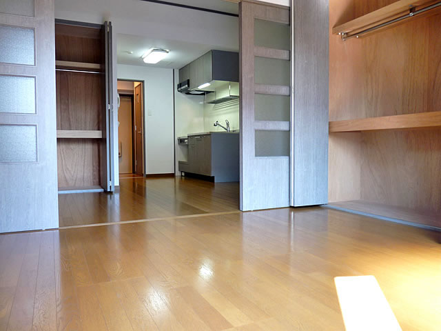 地下鉄箱崎線 呉服町駅 徒歩12分 14階建 築3年の居間写真
