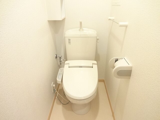 地下鉄今里筋線 瑞光四丁目駅 徒歩3分 2階建 築17年のトイレ写真