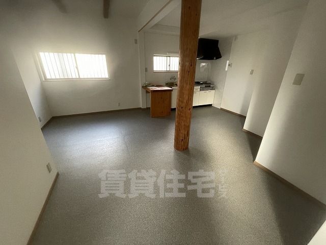 ＪＲ東海道本線 高槻駅 徒歩16分 2階建 築63年の居間写真