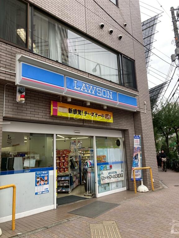 コンビニ　ローソン三軒茶屋店（コンビニ）まで18m