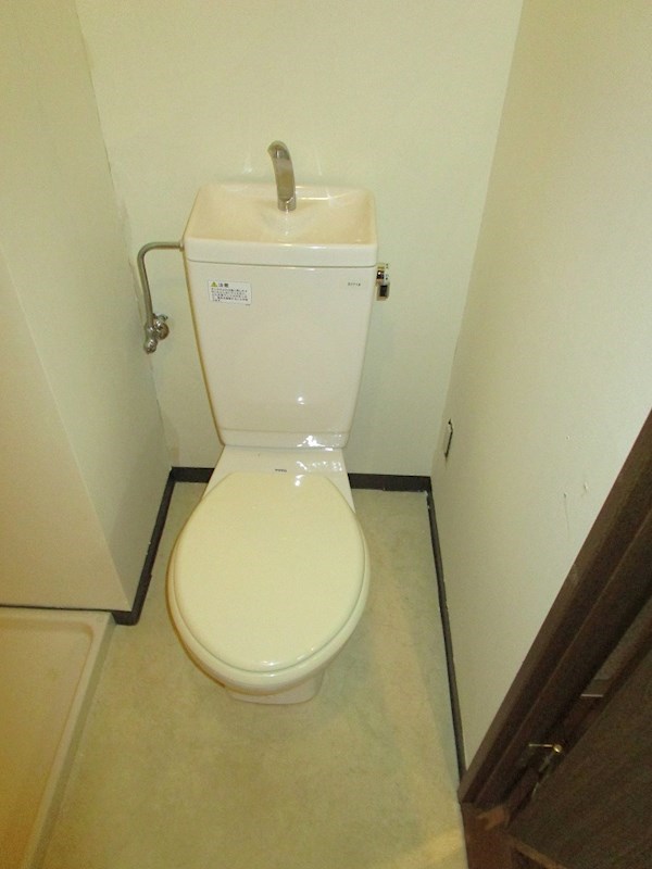 アン・レーブのトイレ写真