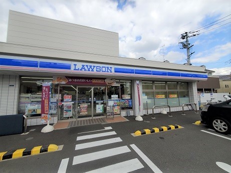 コンビニ　ローソン高津下作延三丁目店（コンビニ）まで266m