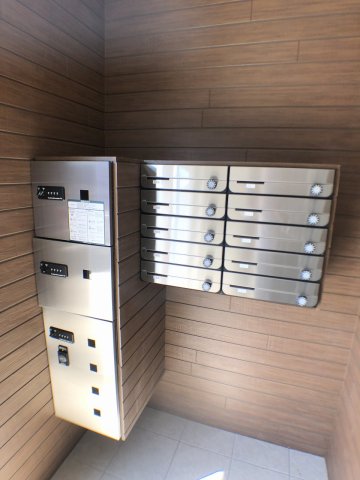 ロビー　単身の方にとってもおすすめ宅配BOX付