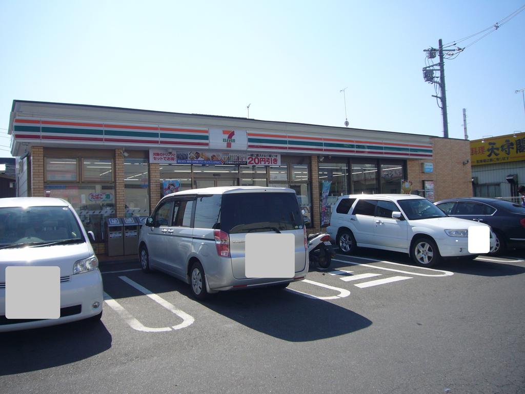 コンビニ　セブンイレブン壬生おもちゃのまち駅東店（コンビニ）まで640m