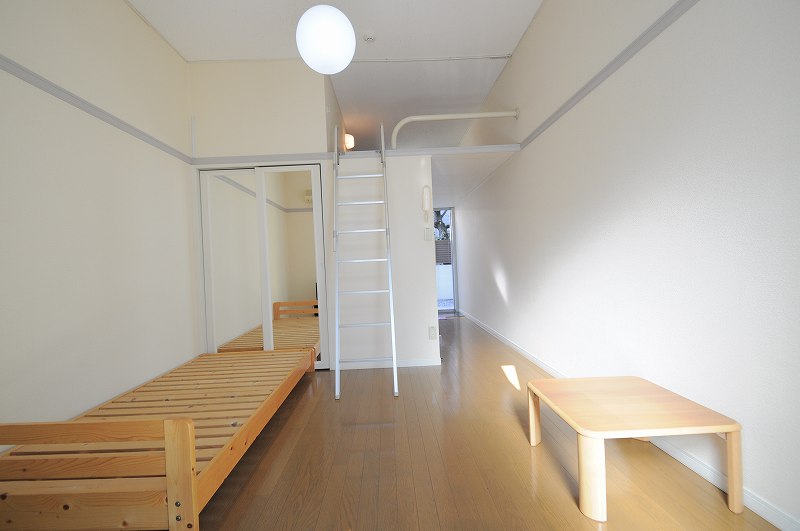 居室・リビング　1Fはフローリング 　セコムセキュリティ完備（無料）