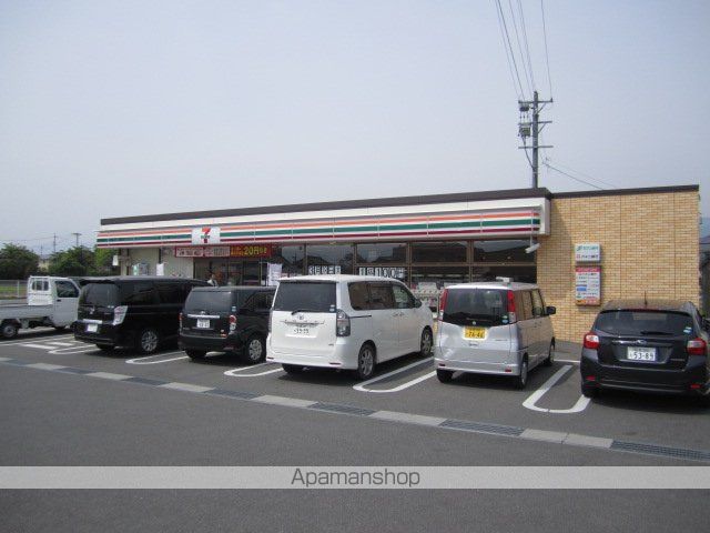 コンビニ　セブンイレブン（コンビニ）まで611m