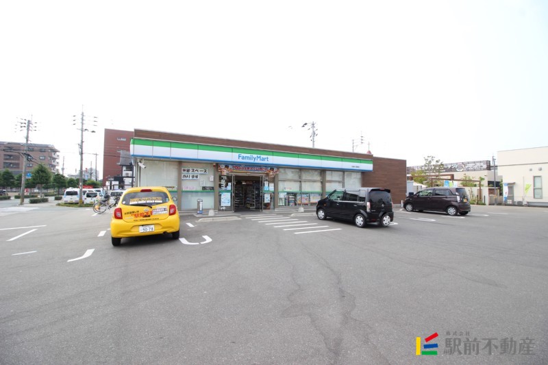 コンビニ　ファミリーマートJR久留米駅店（コンビニ）まで503m