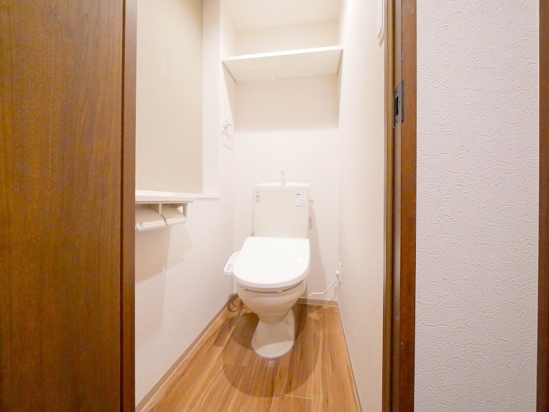 トイレ　あったらうれしいウォシュレット付き♪