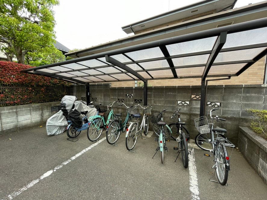 その他共有部分　屋根付き駐輪スペース♪