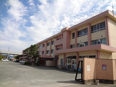 小学校　久留米市立津福小学校（小学校）まで1061m