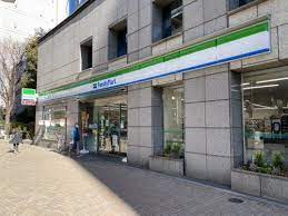 コンビニ　ファミリーマート初台交差点前店（コンビニ）まで346m