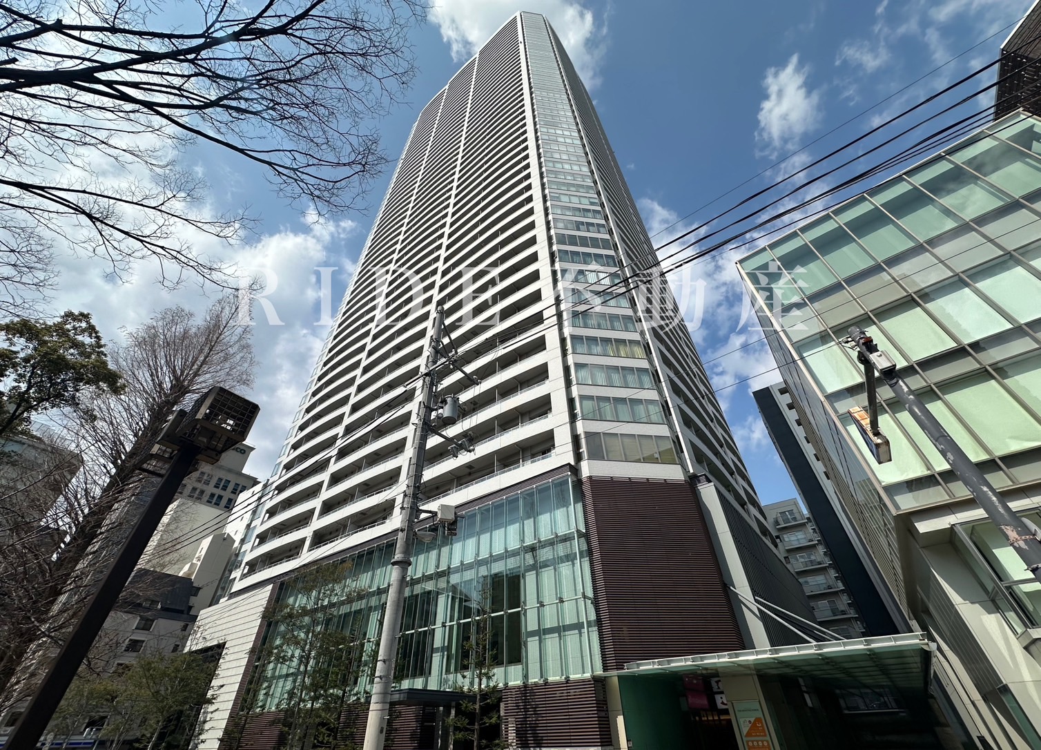 大阪ひびきの街 ザ・サンクタスタワーの外観