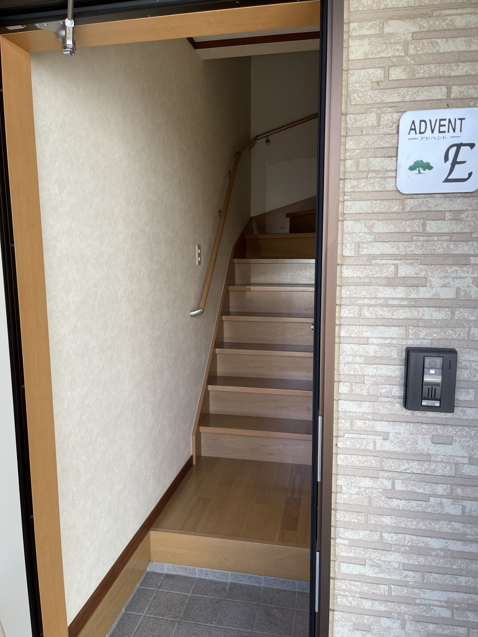 玄関　写真はE号のものです