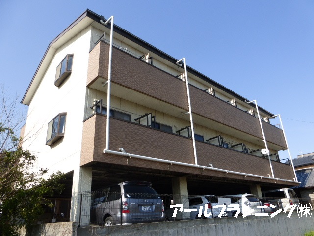 松戸市三矢小台のマンションの建物外観