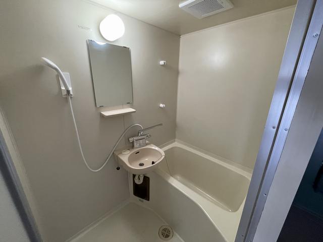 バス・シャワールーム　清潔感のあるバスです。