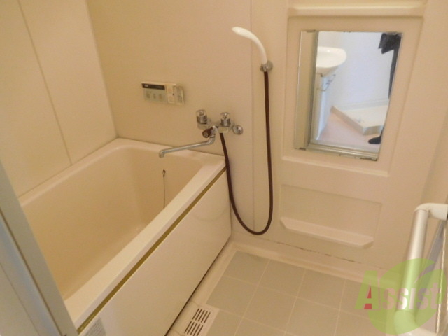 バス・シャワールーム　以外にゆったりとした浴室です
