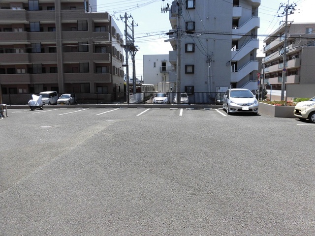 駐車場　【駐車場】