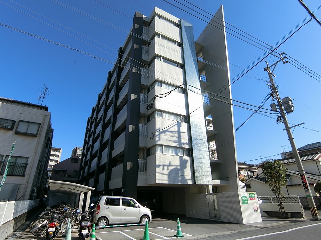 鹿児島市上荒田町のマンションの建物外観