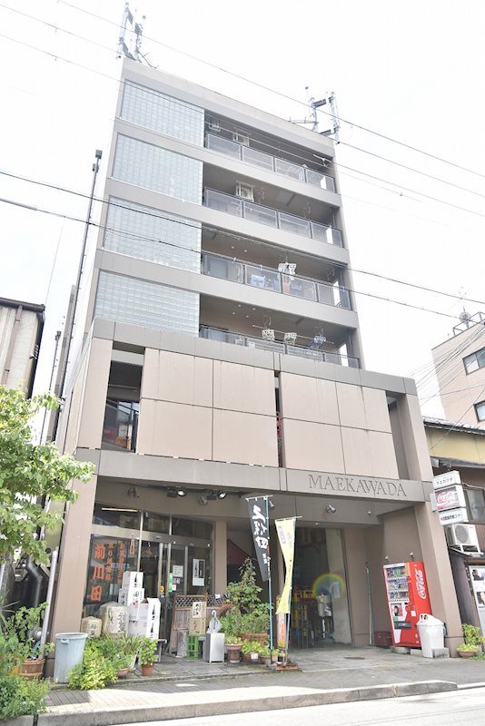 【前川田ビルの建物外観】