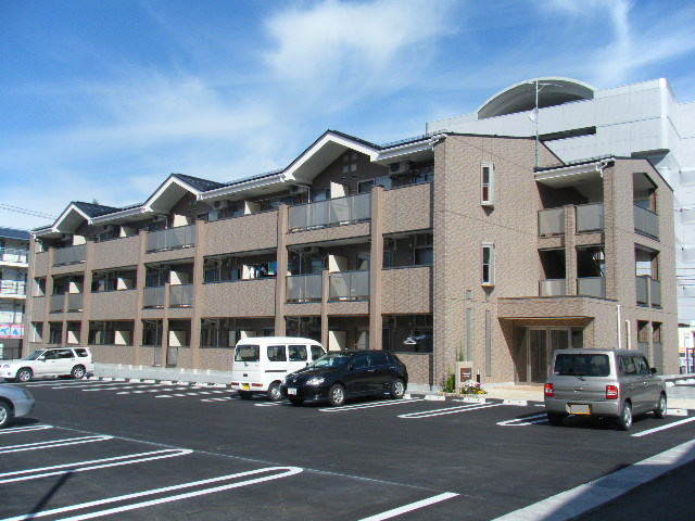 山形市松波のマンションの建物外観