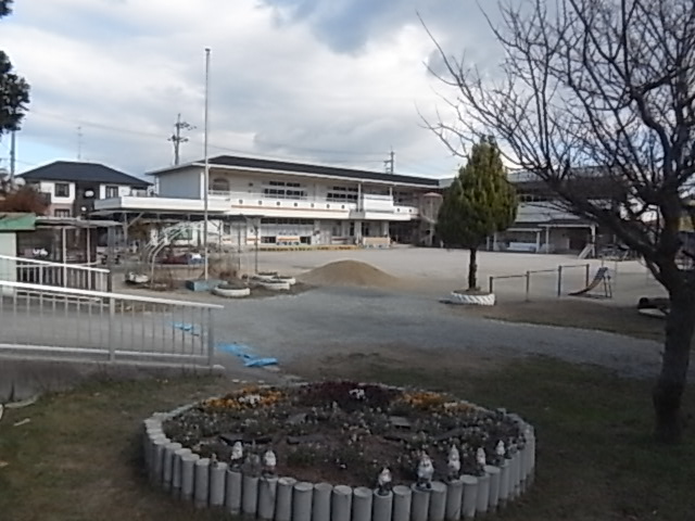 【奈良市青野町のアパートの幼稚園・保育園】