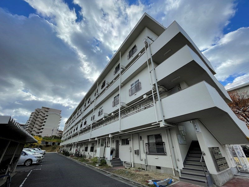 【明石市松が丘のマンションの建物外観】