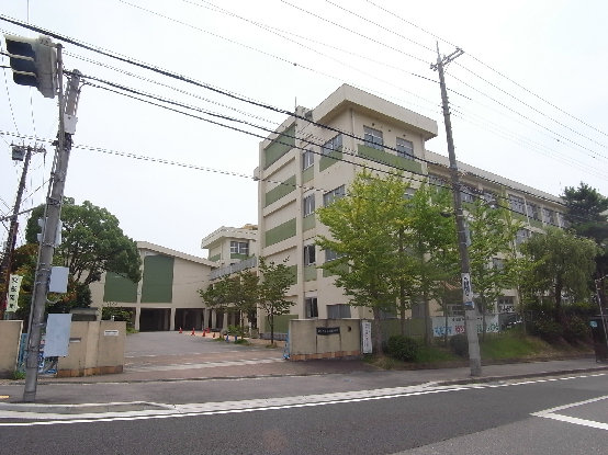 【明石市松が丘のマンションの小学校】