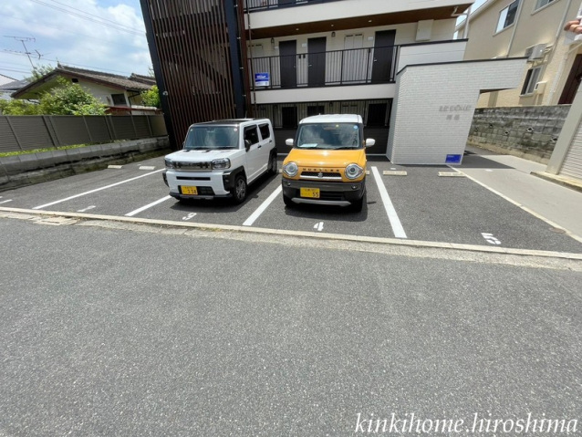 【廿日市市阿品のアパートの駐車場】