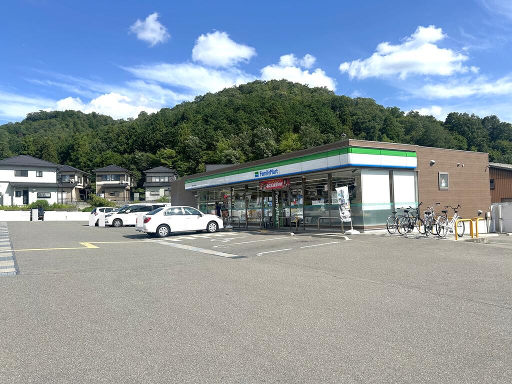 コンビニ　ファミリーマート園部小山西町店（コンビニ）まで1173m