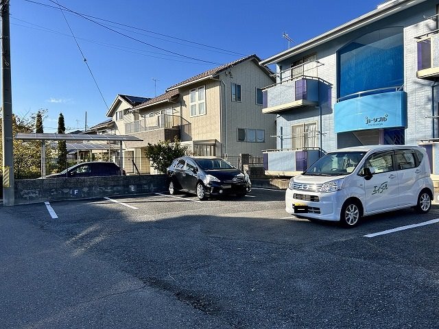 【カーサブル小島田の駐車場】