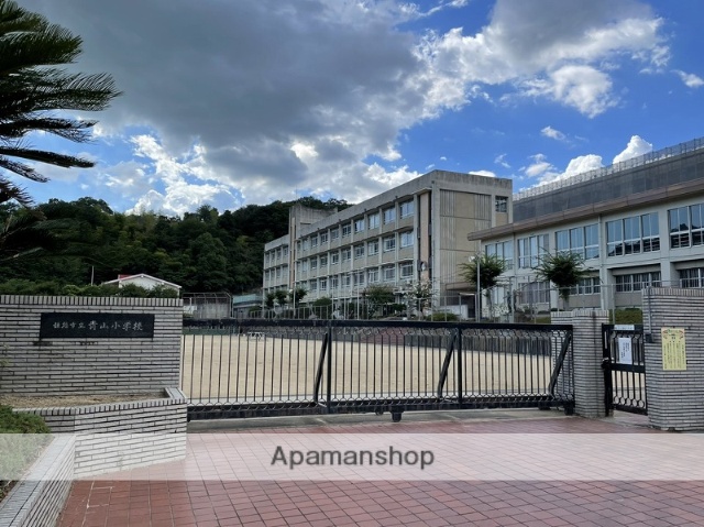 小学校　青山小学校（小学校）まで2024m