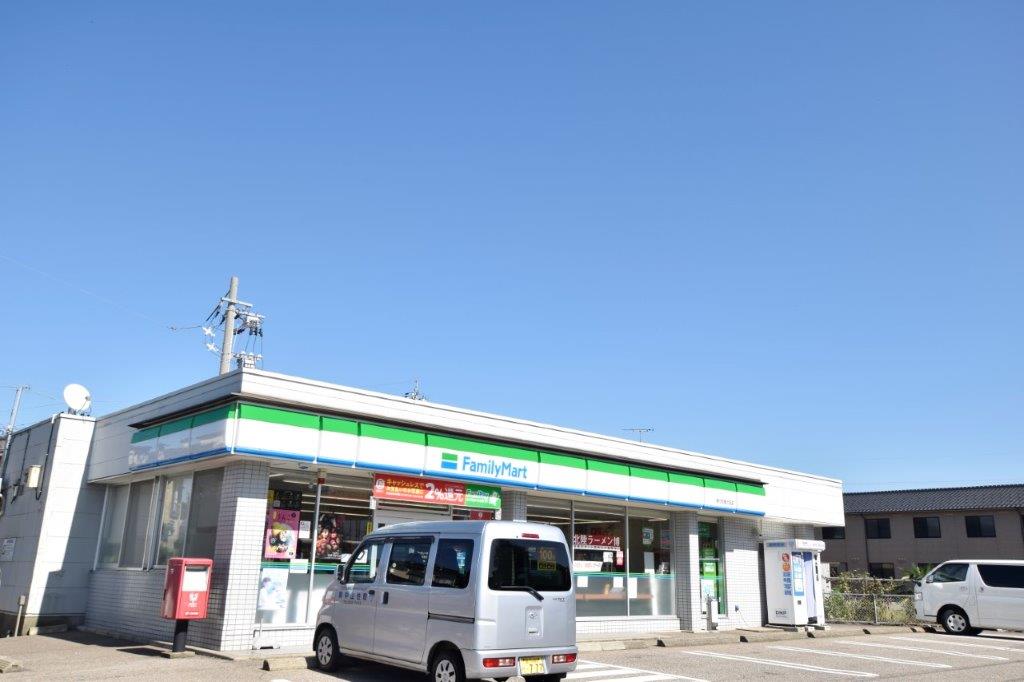 コンビニ　ファミリーマート野々市扇が丘店（コンビニ）まで558m