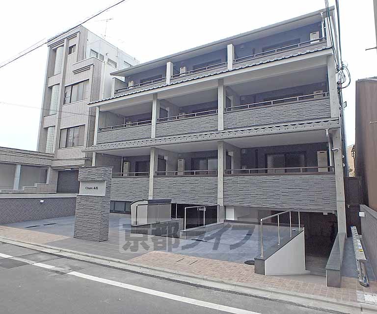 京都市上京区西熊町のマンションの建物外観