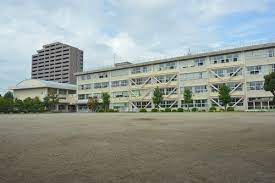 【アーバンハイツ中央の小学校】