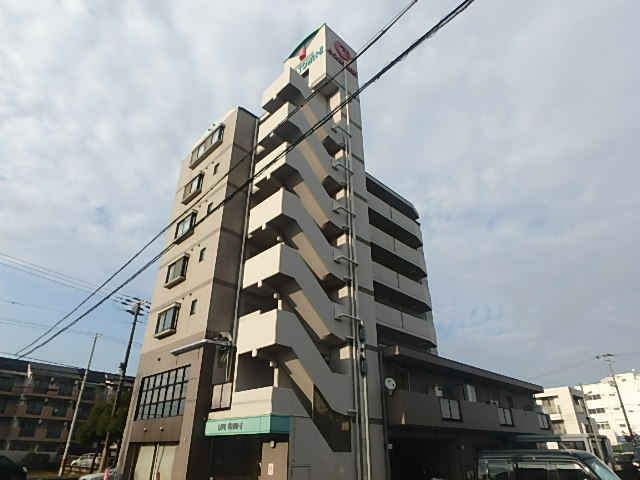 加古川市平岡町新在家のマンションの建物外観