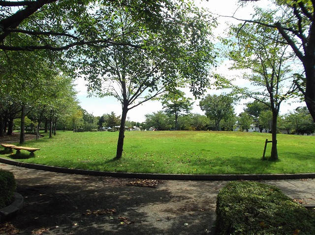 【結城市新福寺のマンションの公園】